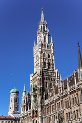 Fototapeta na wymiar New Town Hall (Neues Rathaus) on Marienplatz in Munich