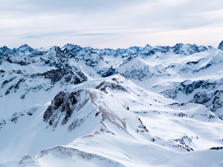 Fototapeta na wymiar Panoramic view of the Alps in winter.