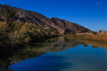 Draa Flu&szlig; in Marokko mit Spiegelung