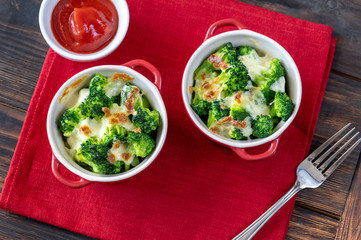Baked broccoli with cheese