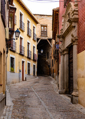 Fototapeta na wymiar Narrow street in Toledo, Spain