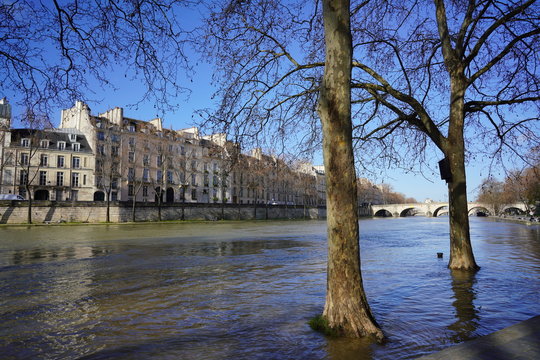 Paris Monument 684