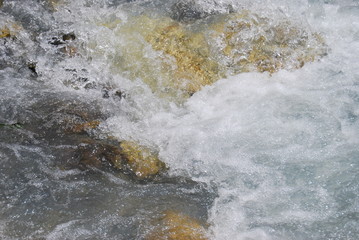 wasserlauf in den bergen