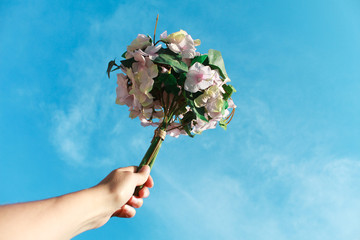 Imagen de ramo de flores en tonos pastel ideal para novias de boda o regalar el dia de las madres © minerva
