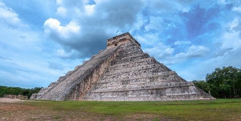 chichen itza pyramid mexico