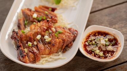 Well-Done Grilled Pork with Spicy Sauce II