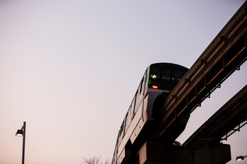 夕方のモノレール