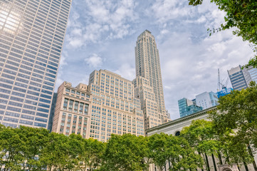 Fototapeta na wymiar 500 Fifth Avenue building view from the Bryant Park in Manhattan New York.