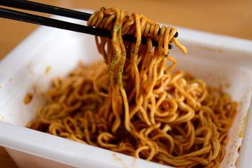 インスタントカップ焼きそば