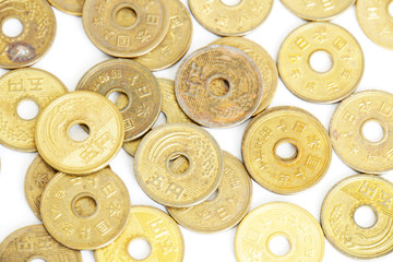 たくさんの5円玉硬貨