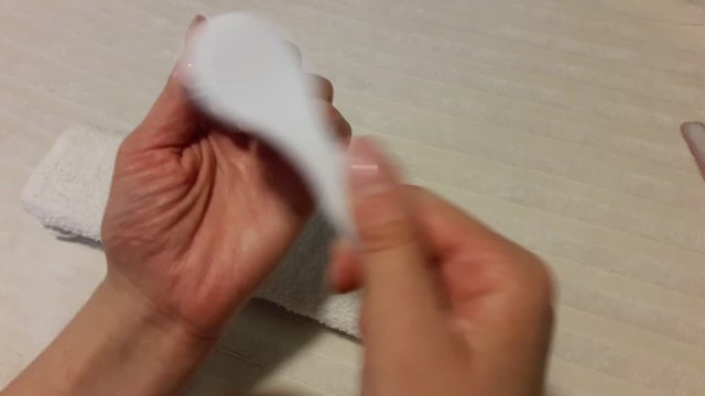 Cura delle mani fatte a casa con miele e latte, cura delle unghie e bellezza