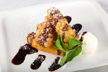 Crispy banana with ice cream