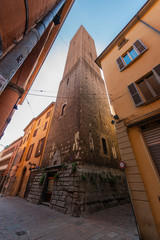 Bologna centro storico reportage abbandonata antica solitudine medioevo giornata di sole strade città portici torre azzoguidi portici via altabella