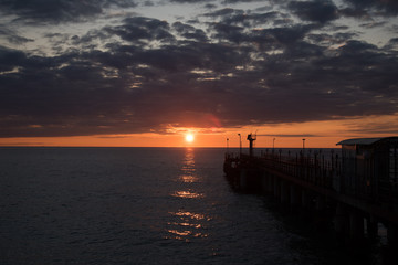 Obraz premium Beautiful sea sunset in warm colors. Postcard