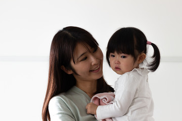 親子　子供　泣き顔