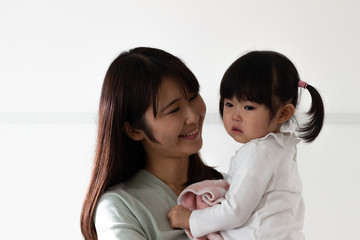 親子　子供　泣き顔