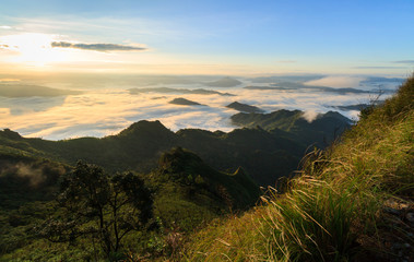Obraz premium Sunset with beautiful sky and mountain