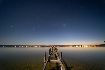 Badesteg am See bei Vollmond