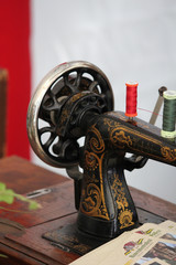 Alte Nähmaschine Zwirn