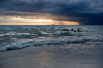 Obraz premium An amazing sunset while a storm approaches to the island. Shot in Siquijor island, Philippines, from the beach