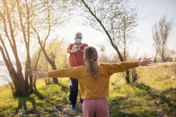 Touch transmitted virus does not approach.