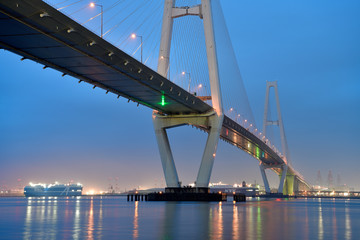 Fototapeta premium 名港中央大橋の夜景