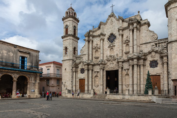 Fototapeta na wymiar The San Cristobal Cathedral of Old Havana, Cuba.