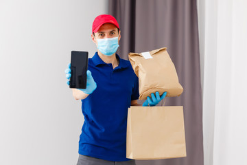 Fototapeta na wymiar food delivery man in protective mask