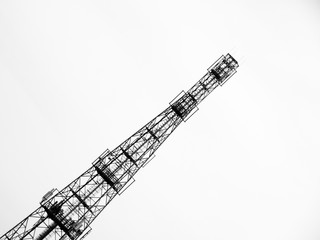Wierza transmisyjna, uchwycona pod kątem 45 stopni. © Grzegorz
