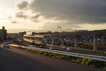 Fototapeta na wymiar 大阪豊中・モノレールと自動車道のある夕暮れの風景