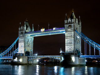 London's Tower Bridge, famous tourist attraction in the capital of Europe. Night photo, dark sky and illuminated bridge, bridge over river Thames © Martin