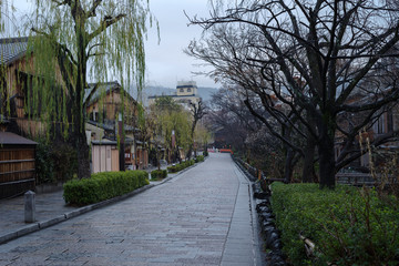 雨上がり、朝の京都・祇園白川界隈