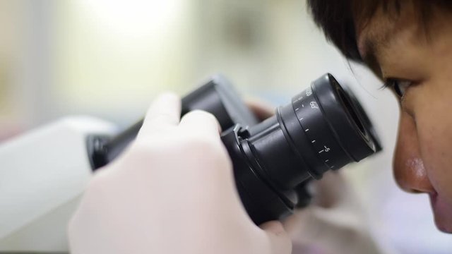 Scientis working in lab.