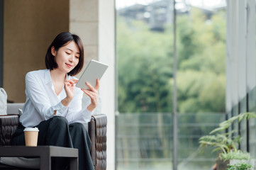 Young Asian business woman