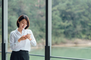 Young Asian business woman