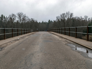 bridge, wooden plank floor