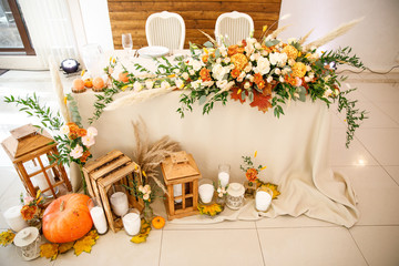 banquet table is decorated with plates, cutlery, glasses, candles and flower arrangements