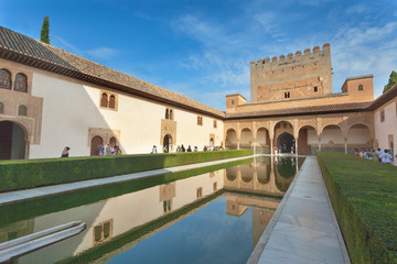 Fototapeta premium Courtyard of the Myrtles (Patio de los Arrayanes) in La Alhambra