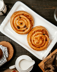 dessert rolls with raisins