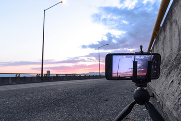 TELEFONO GRABANDO Y TRANSMITIENDO EL ATARDECER 