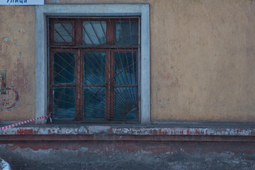 Obraz premium destroyed old Soviet apartment buildings in the city