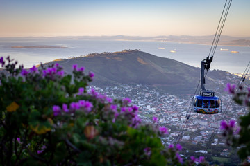 Obraz premium cable car over the city