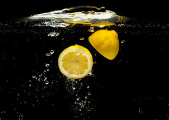 lemon in water splash
