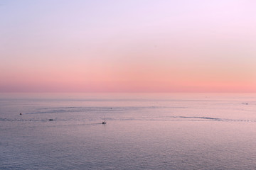 TRAMONTO MARE CON BARCHE