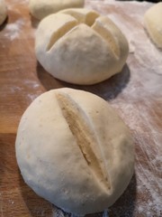 Domowe bułki, robienie pieczywa, świeże bułki, domowe pieczywo 