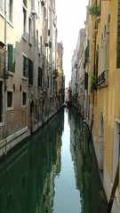 Fototapeta na wymiar Venise, ville d'histoire et de canaux