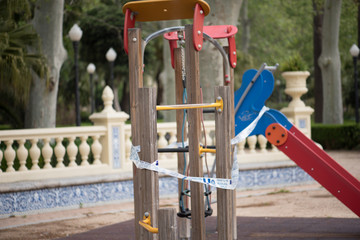Fototapeta na wymiar Parques infantiles de Castelló, España, precintados por estado de alarma covid19