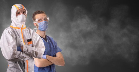Banner Ärzte in Schutzkleidung vor grauem Hintergrund und Dunst