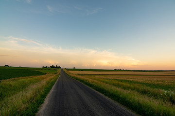 Fototapeta na wymiar sunset over the open road.