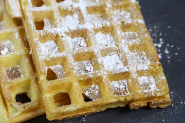 tas de gaufres sur une ardoise